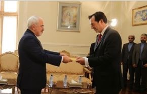 بالصور؛ ظريف يتسلم نسخة من اوراق اعتماد سفير بريطانيا الجديد
