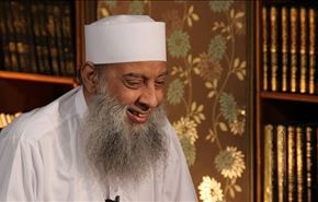 أبو إسحاق الحويني: لا يجوز قراءة الفاتحة على الميت!