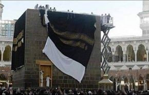 بالفيديو.. مشاهد لتبديل كسوة الكعبة عن قرب