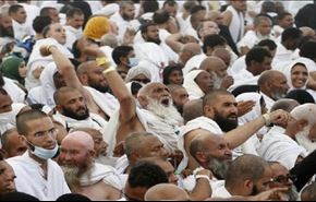 الحجاج يواصلون مناسكهم وتسجيل وفيات وسط تعتيم السلطات
