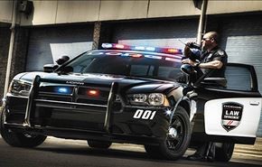 مقتل مشتبه به وامراة واصابة ضابطين و3 مدنيين في فيلادلفيا
