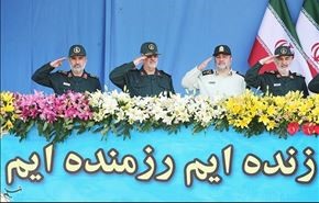 انطلاق عروض عسكرية ضخمة في طهران واخرى قرب مضيق هرمز +فيديو وصور