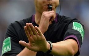 فيديو.. حكم كرة قدم يعض شرطيا في روسيا