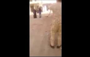 شاهد بالفيديو.. لحظة استسلام 3 نساء من 