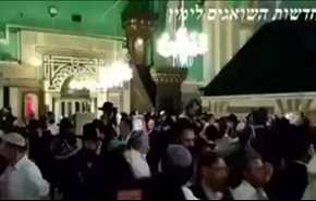 شاهد.. حاخامات يرقصون داخل الحرم الإبراهيمي الشريف!