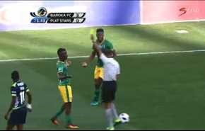 فيديو... لاعب ينال البطاقة الصفراء بسبب مراوغة عجيبة
