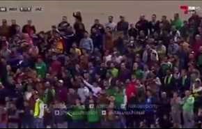بالفيديو.. جمهور نادي أردني يرفع الأذان داخل الملعب ردا على 
