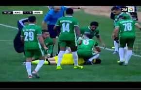 شاهد حارس يتصدى لركلة جزاء ببراعة ويغمى عليه!