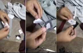 شاهد... سعودي يكتشف شرائح غريبة داخل ملابس مستوردة!