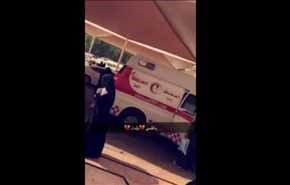 شاهد.. طالبة سعودية تضع مولودها أمام بوابة الجامعة!