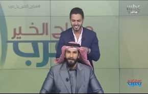 فيديو... نجم هندي يلبس الشماغ والعقال على الهواء