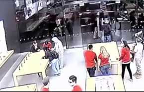 شاهد .. سرقة متجر أبل خلال 15 ثانية فقط في أميركا