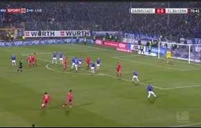 شاهد...لاعب برازيلي يمتع عشاق الكرة بـ