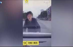 بالفيديو.. لقطات هذه السيدة تثير ضجة على الإنترنت