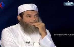 بالفيديو.. هذا السلفي شرب بول بعير 