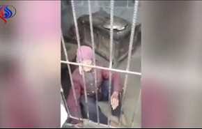 فيديو صادم لأبناء أجبروا والدتهم على العيش في 