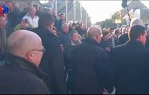 شاهد بالفیديو... شاب يصفع رئيس وزراء فرنسا السابق!