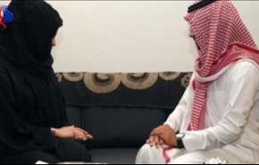 فتاة سعودية تستخدم 