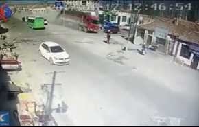 شاهد بالفيديو:  مشهد مروع لشاحنة مسرعة تهدم 3 منازل وتقتل 5 أشخاص