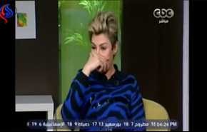 شاهد... مذيعة مصرية تجهش بالبكاء على الهواء مباشرة