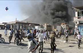 بوارج وطيران العدوان تستهدف المخا وذباب بصواريخ فسفورية، ومئة غارة