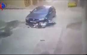 فيديو... لص يتعرض لبتر ساقه لحظة سرقته لهاتف