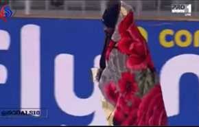 بالفيديو... لاعب يرتدي 