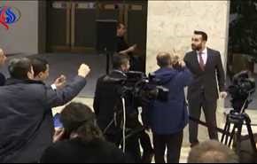 شاهد: مشادة كلامية لوفد منصة الرياض مع الاعلاميين وهذا هو السبب..