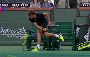 بالفيديو.. لاعب تنس 