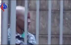 شاهد بالفيديو  ماذا فعل رجل مع لصوص حاولوا سرقة منزله