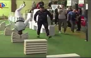 بالفيديو.. بطل تايكواندو يحطم برأسه الرقم القياسي العالمي