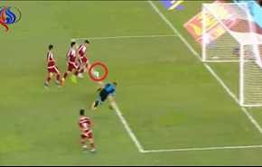 فيديو.. حارس أرجنتيني يصبح حديث العالم بعد تصديه لهذه الكرة!