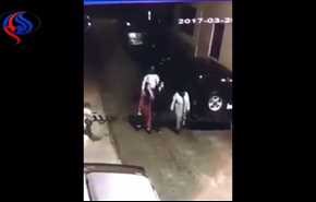 بالفيديو... شاهد ماذا فعلت 3 نساء بلص حاول سرقتهن