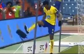 بالفيديو .. شاهد ردة فعل لاعب النصر السعودي علی استبداله!