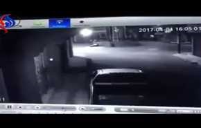 بالفيديو.. نهاية غير متوقعة لعملية سرقة مخزن سجائر