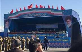 بدء العرض العسكري للجيش الايراني بجوار حرم الامام الخميني (رض)
