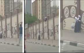 بالفيديو: فتاتان تهربان بالقفز من أعلى سور مدرسة بالكويت .. شاهد ماذا حدث!