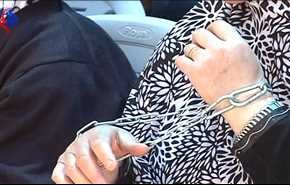 شاهد كيف يحاكي اهالي الاسرى حياة ابنائهم المضربين عن الطعام