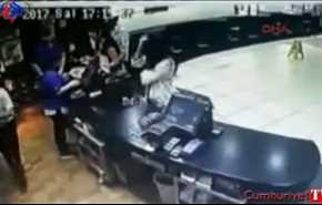 فيديو...موظفة 