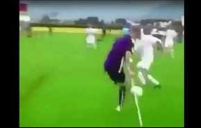 فيديو مثير .. إعاقته لم تمنعه من أن يكون هدافا من الطراز الرفيع!