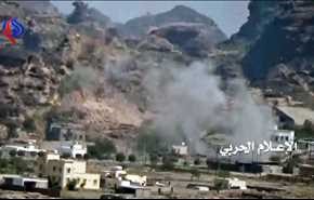 بالفيديو.. الجيش واللجان يدكون مواقع المرتزقة وتحصيناتهم بتعز