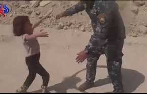 فيديو مؤثر جدا.. فرط مشاعر الأهالي الناجين من 