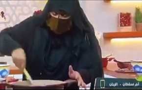 بالفيديو.. لحظة اشتعال النيران بطاهية عربية على الهواء