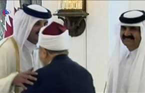 في تحدٍّ جديد.. أمير قطر يستقبل القرضاوي
