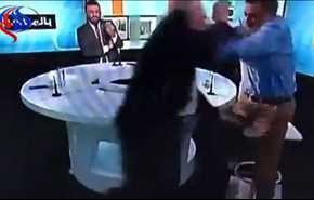 بالفيديو... اشتباك بالأيدي في برنامج حواري بسبب سوريا