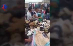 بالفيديو.. بائع يضرب فتاة بحذاء سرقته منه