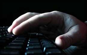 بعض أشهر قراصنة الإنترنت الذين هددوا حكومات وشركات كبرى
