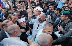 فيديو مباشر من باب الأسباط.. الشيخ محمد حسين: الأقصى أثمن من دمائنا!