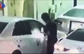 شاهد.. لص يكسر زجاج سيارة كامري بطريقة غريبة ويسرق محتوياتها