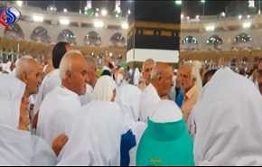 الحجاج يؤدون العمرة قبل أيام من بدء مناسك الحج.. ماذا يقول الايرانيون؟